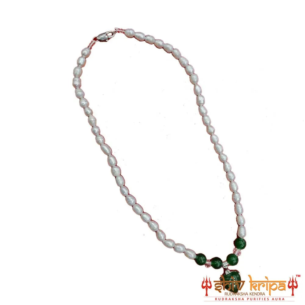 Real pearl necklace with green onex stone pendant