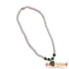 Real pearl necklace with green onex stone pendant